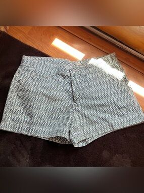 Gap Summer cotton shorts. Green, White and Black snakeskin pattern